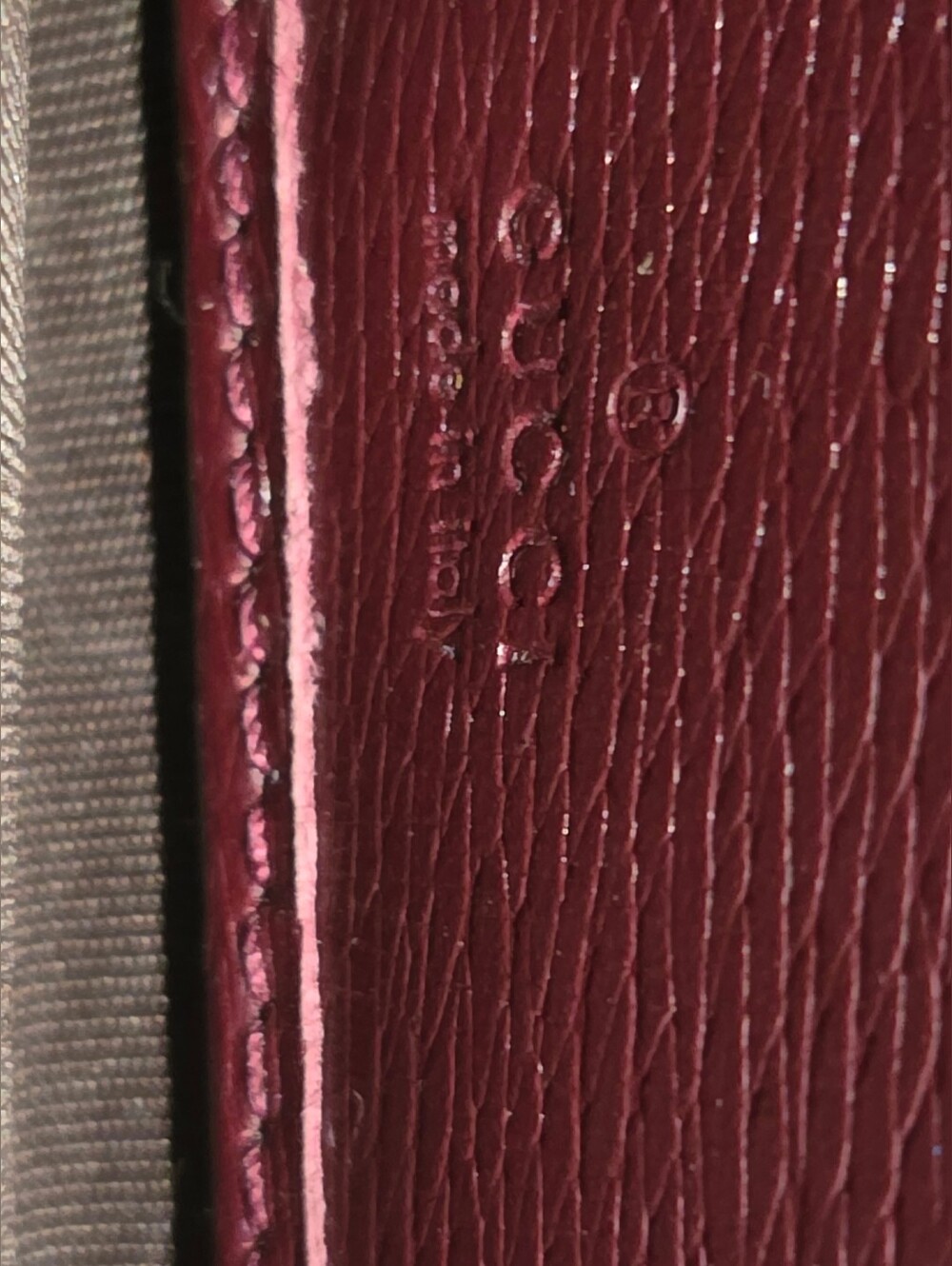 Gucci Zip-Around Wallet in Burgundy with Pink Heart Motif - Picture 16 of 16